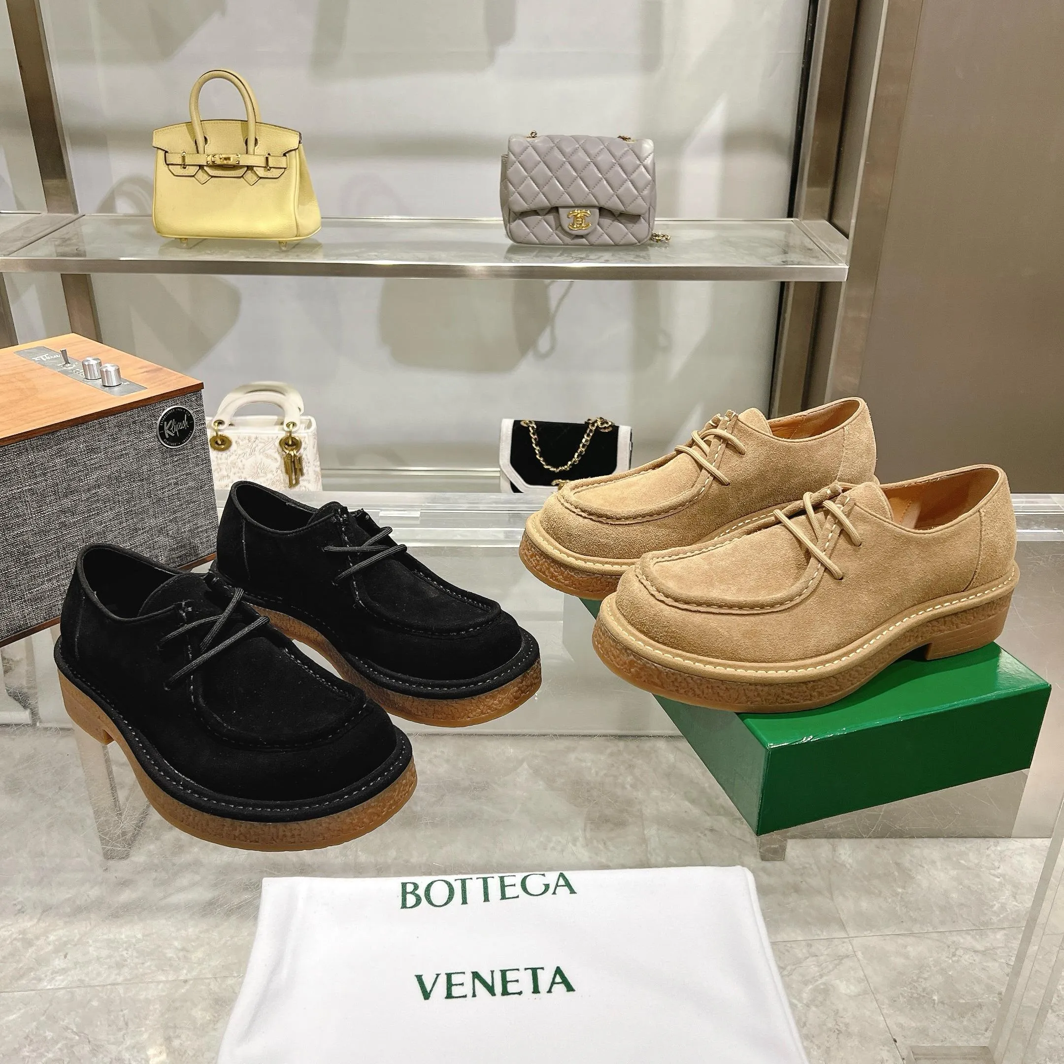 [BV] Top P: 740💰Size for couples: 35-44 (Female 40, Male 38 45, custom-made, non-refundable) Bottega Veneta classic Bottega Veneta counter model! Big square head! Strappy deep-mouth shoes! Reproduction of the original board! The feet are super domineering! Original molded outsole! High-grade mercerized cow velvet! Solid color Niuli!